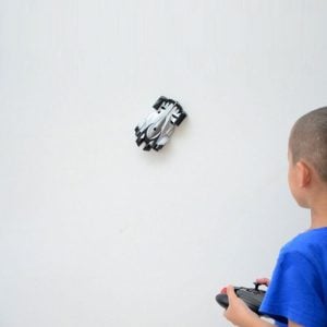 wall-climber-zero-gravity-car-gift-idea-for-tween-boys