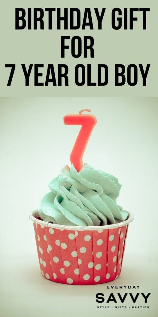 7岁男孩的生日礼物-纸杯蛋糕和7支生日蜡烛